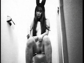 都内某所ガールズバーのトイレ映像流出4時間38人　サンプル画像02